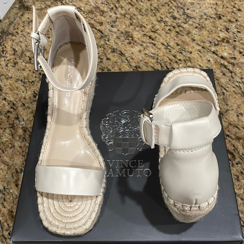 NWOT Vince Camuto Meddrina Espadrille Wedge Sandal